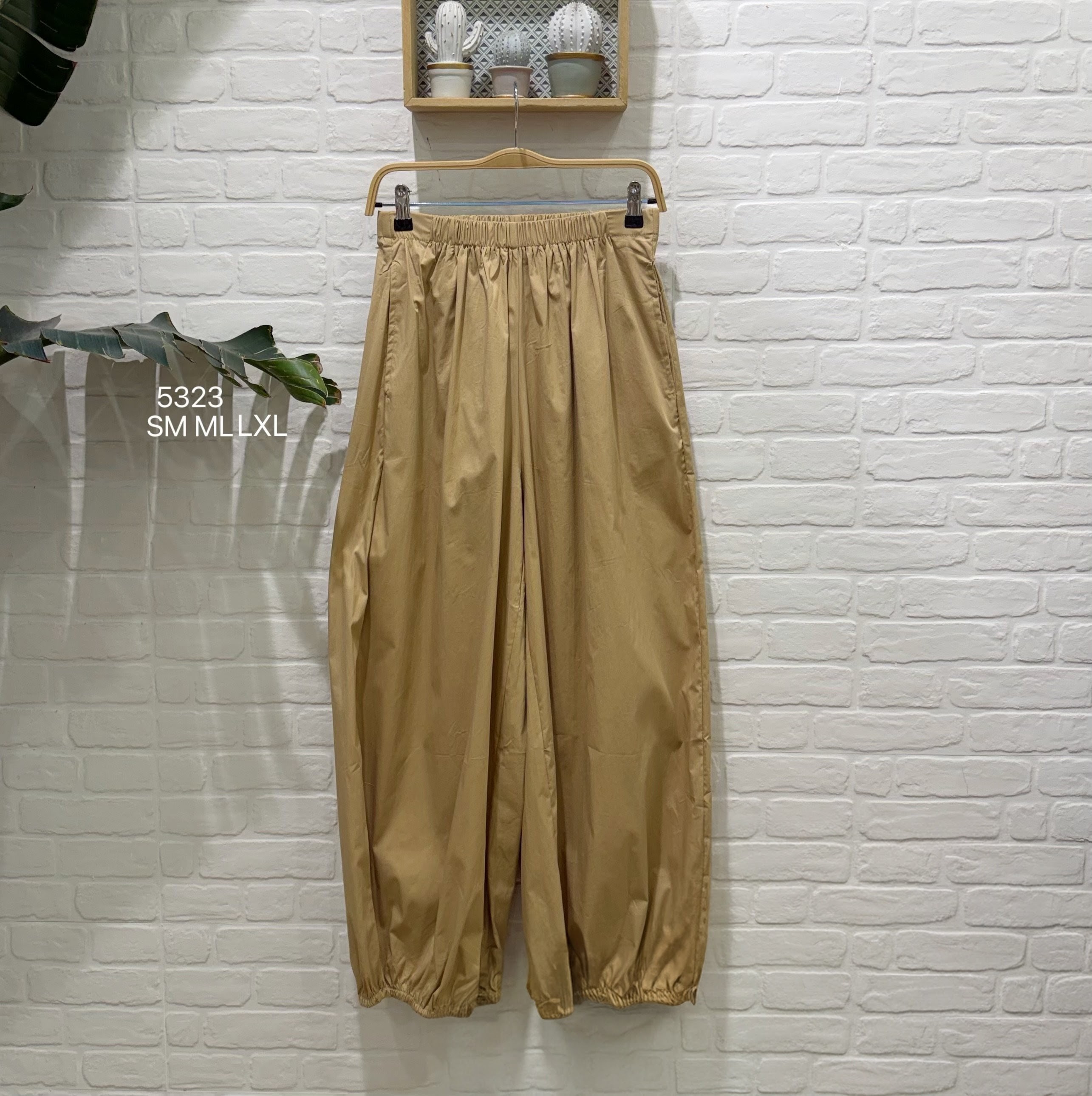 Pantalón suelto Camel