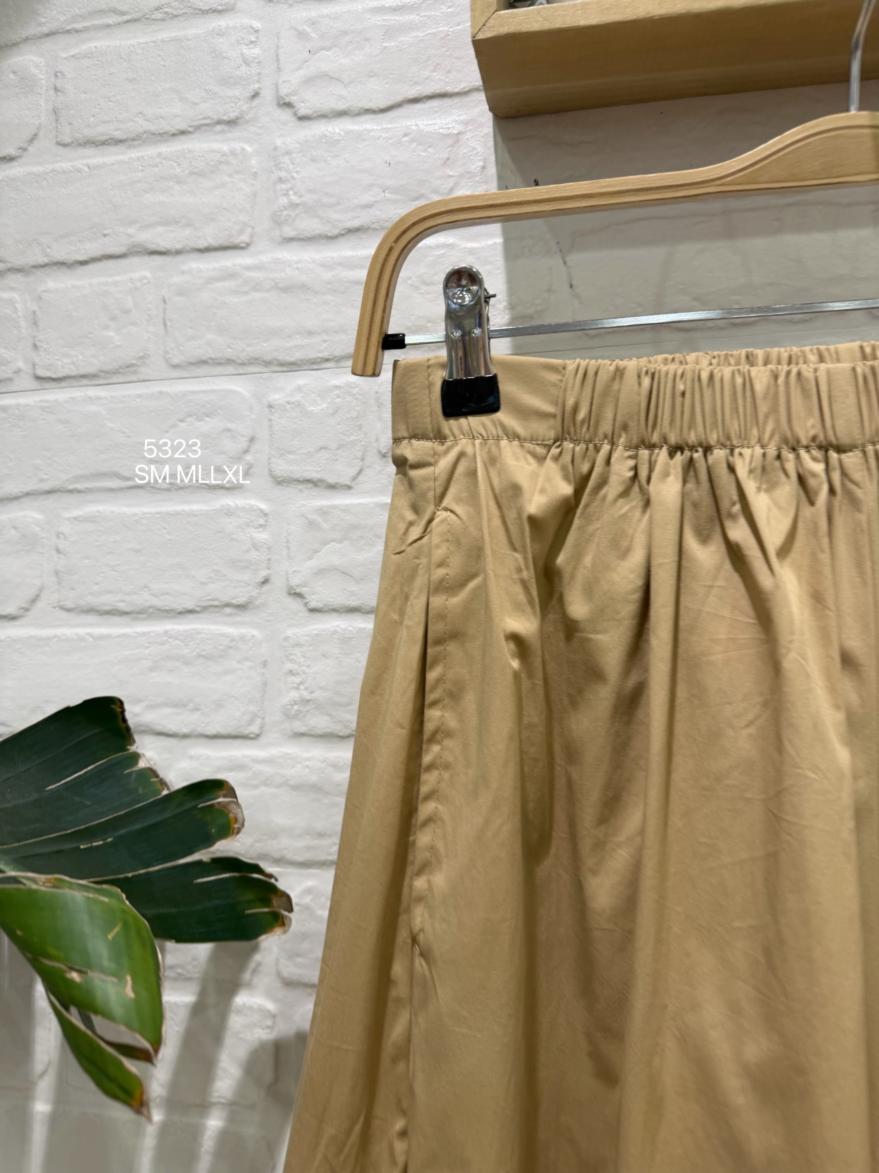 Pantalón suelto Camel