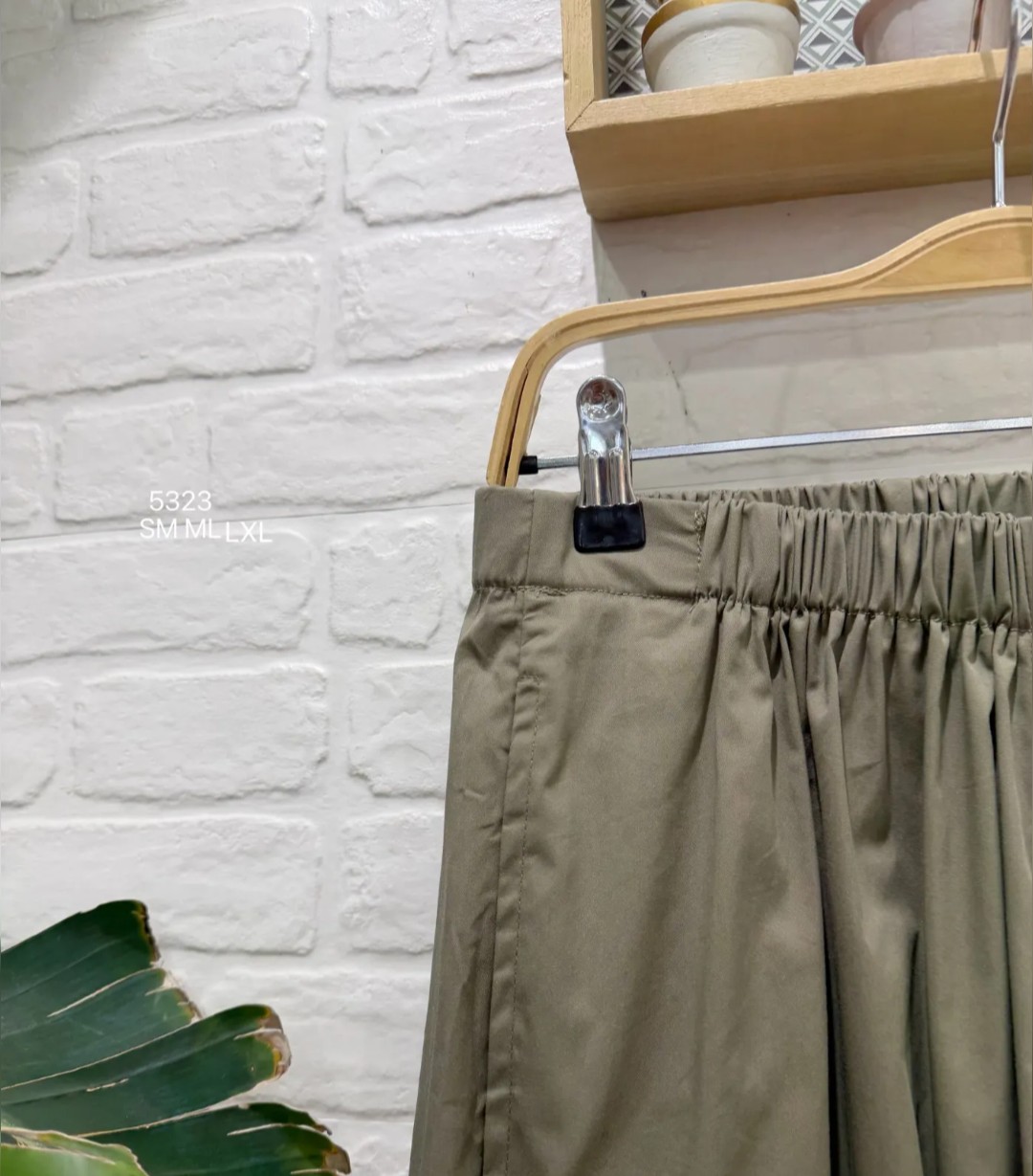 Pantalón suelto Kaki